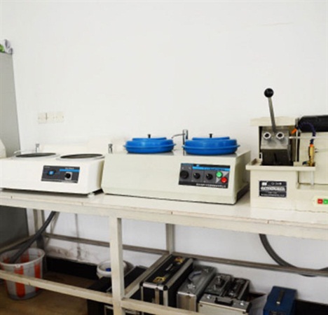 巖棉機(jī)制彩鋼板