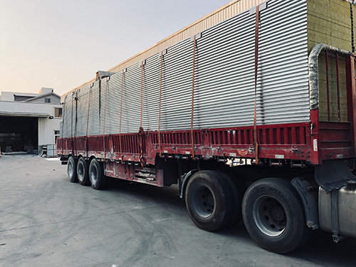 巖棉機(jī)制彩鋼板